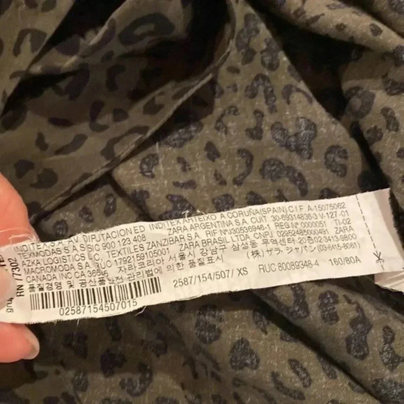 Zara animal Leopard print khaki button down shirt - Picture 9 of 9